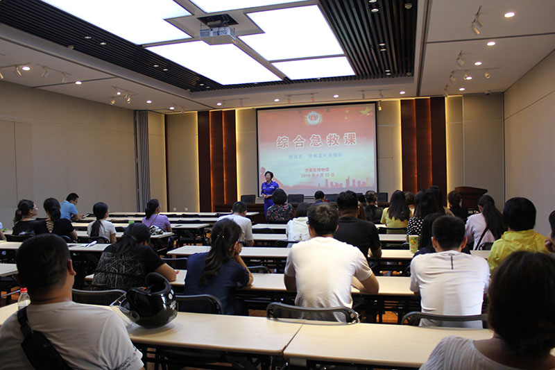 1邀请专家进行应急安全教育.JPG