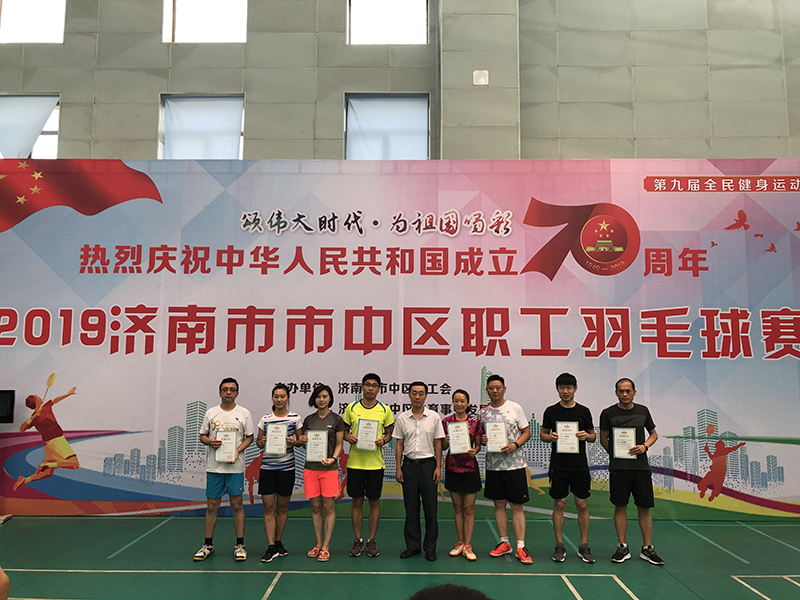 图四 颁奖.jpg 图四 颁奖.jpg