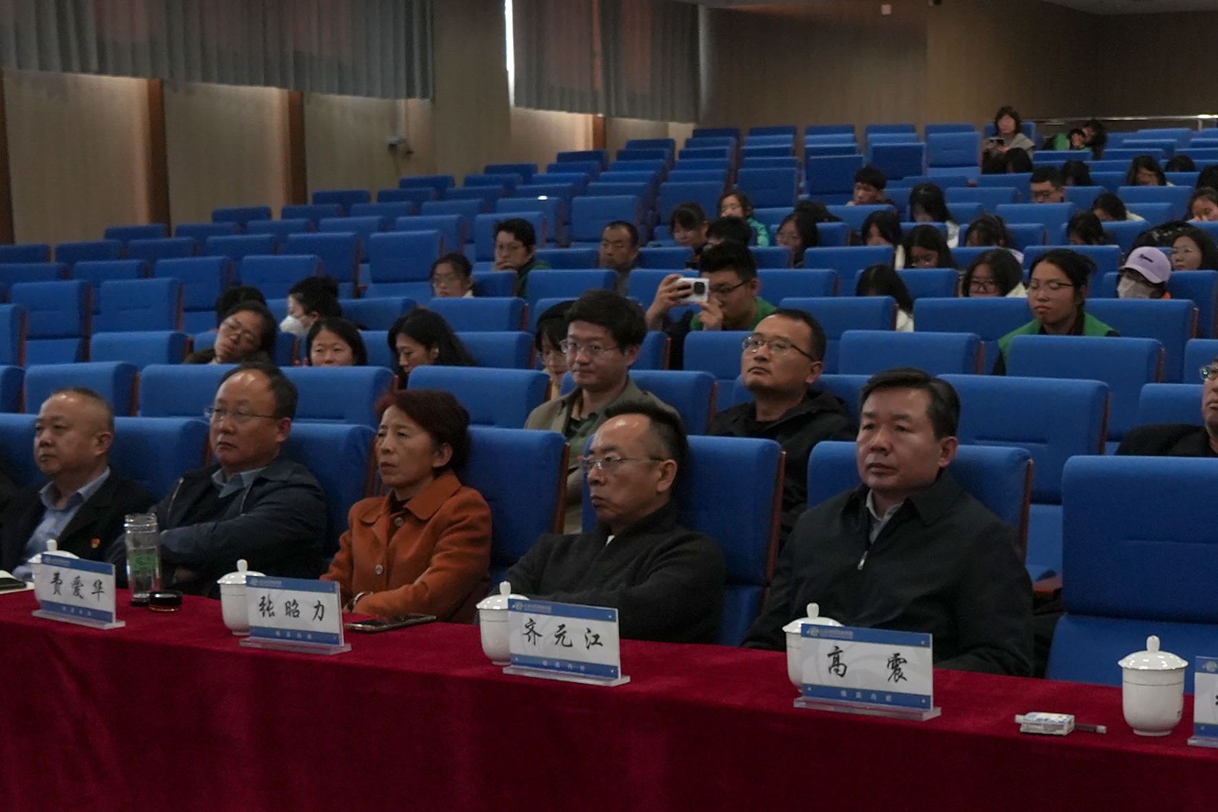 1733141092343204.jpg 领导.jpg